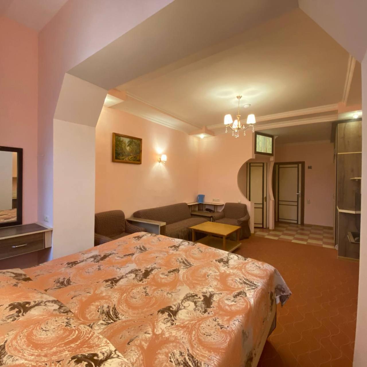 Дом Писателей Цахкадзора Hotel Exterior photo